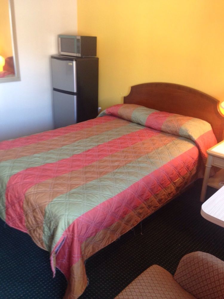 Palace Inn Motel Sarnia Exteriör bild